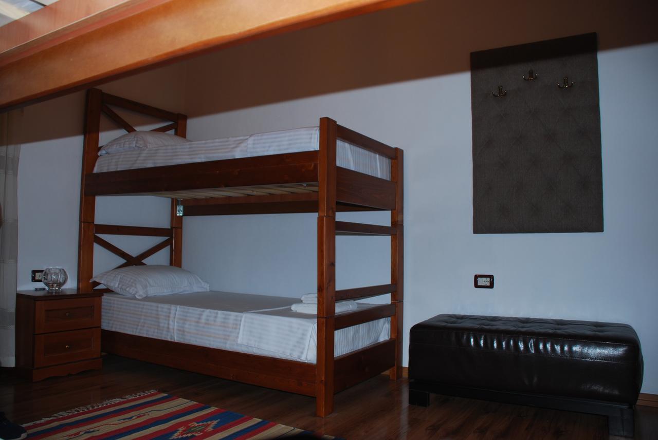 Bed & Breakfast Local Living Edi Berat Exterior foto
